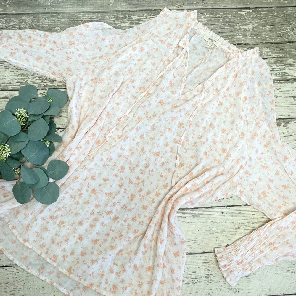 Como Blu Floral Cold Shoulder Top